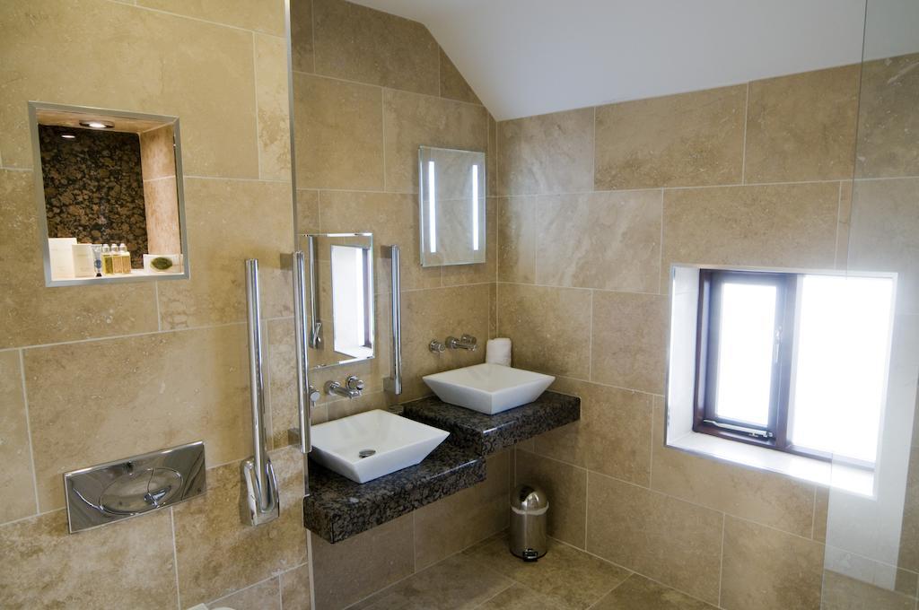 Hall Farm And Restaurant Hotel